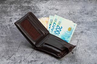 Competition Between Digital and Physical Currencies in the Next 10 Years