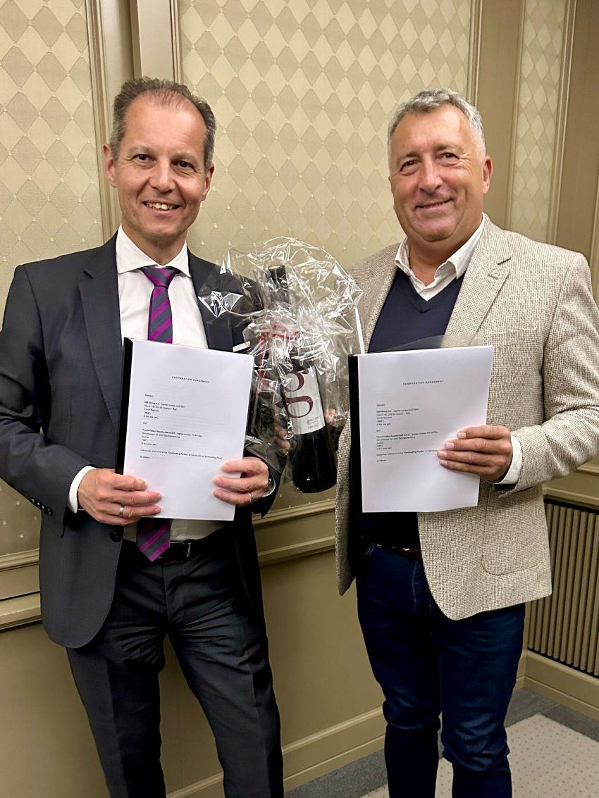 NANOSWITCH Success Strengthens Hueck Folien and IQS Collaboration