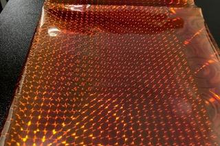 Beyond Pigments: Idvac’s Vacuum Process Redefines Red Security Holograms