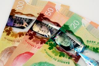 Bank of Canada Survival Analysis of Banknote Circulation