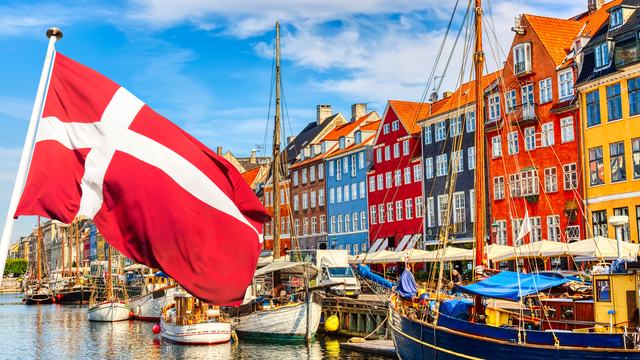 Danes Value Cash But Pay Digitally