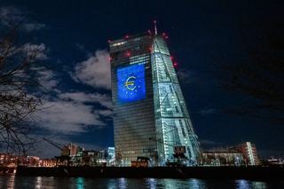 Celebrating 20 Years of the Euro, and Record Lows for Counterfeiting