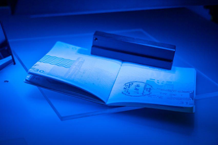 AI System Detects Forged Documents with Holographic Protection