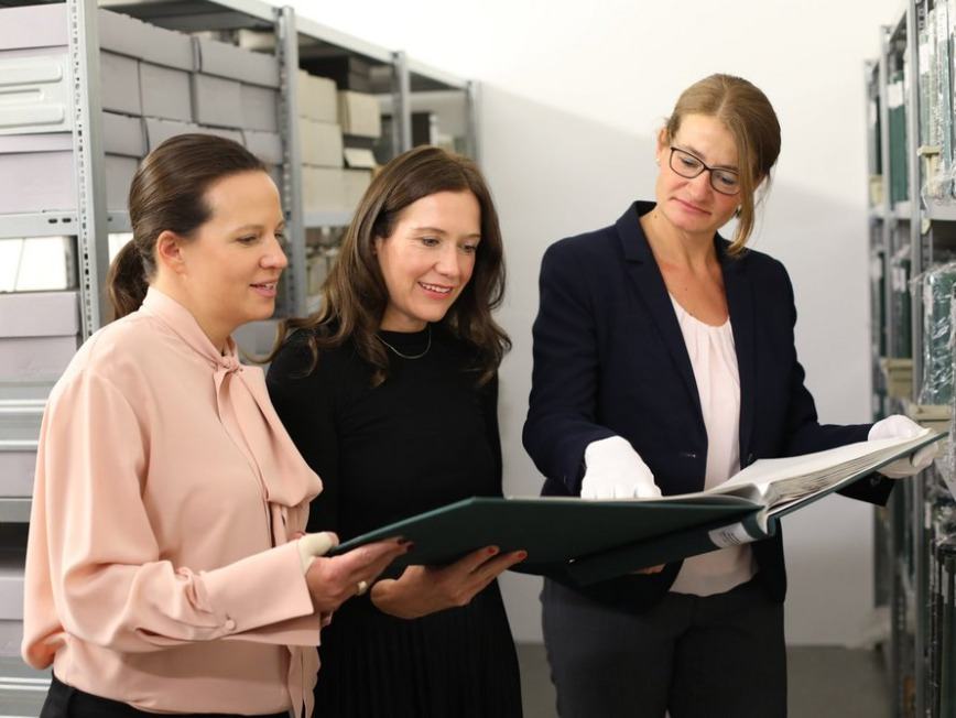 G+D Wins CBDC Award, Takes on Banknote Collection