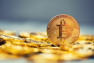 Bitcoin and Banknotes – When Physical Meets Digital