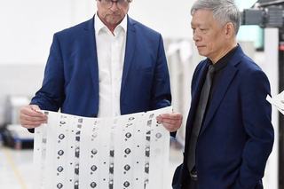 Q&T and KURZ Partner to Embed KINEGRAM® in PolySecure®