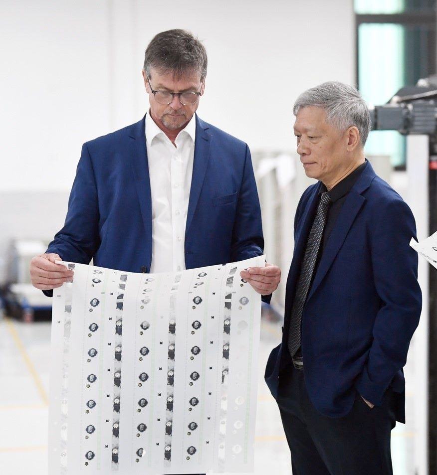 Q&T and KURZ Partner to Embed KINEGRAM® in PolySecure®