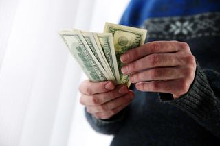 Argentinians Buy Dollars in Chile