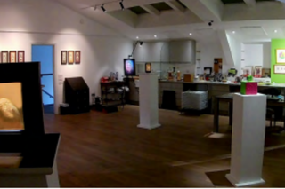 Inside the Sweet Spot of Holographic Sculptures