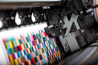 Payment Cards with Thermo-Reactive Liquid Crystal Ink