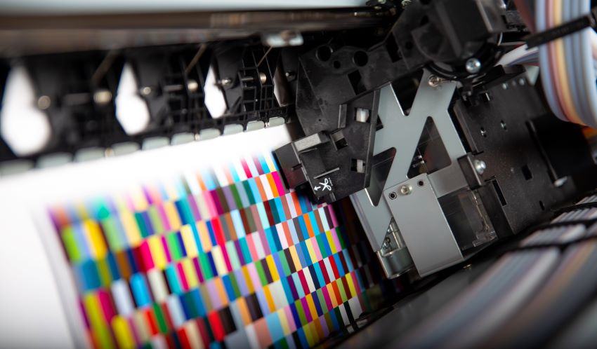 Payment Cards with Thermo-Reactive Liquid Crystal Ink