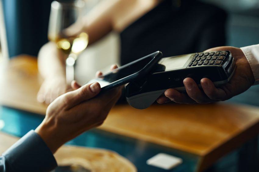 The Fragility of Digital Payments: Lessons from Major IT Outages and the Irreplaceable Role of Cash